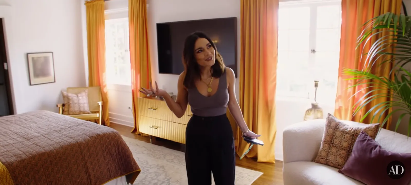 Terasa Hangat, Ini Rumah Vanessa Hudgens yang Bergaya Vintage-Classic