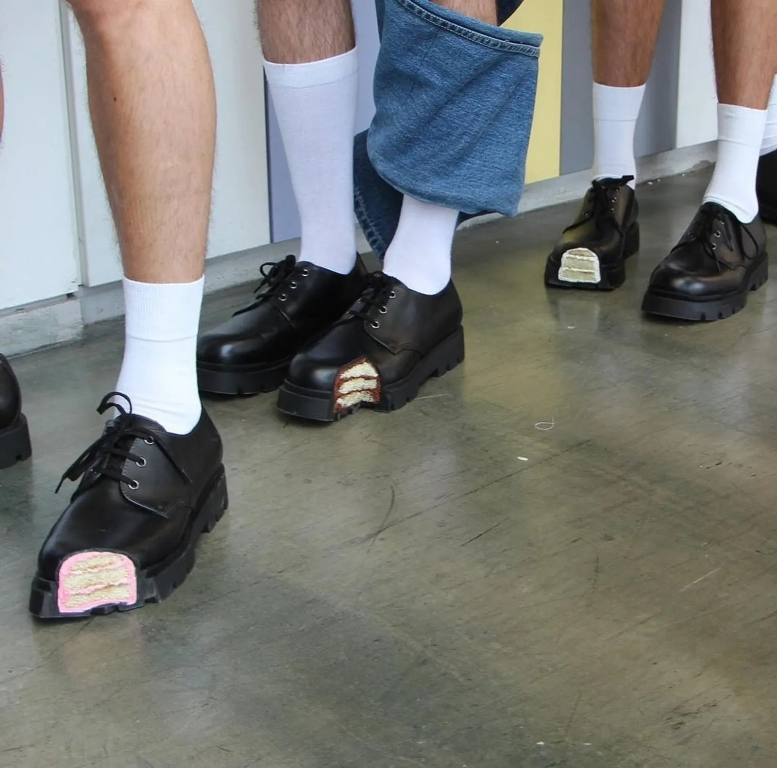 Unik! Ada Sepatu Berbentuk Kue Karya Murid Fashion Asal Israel