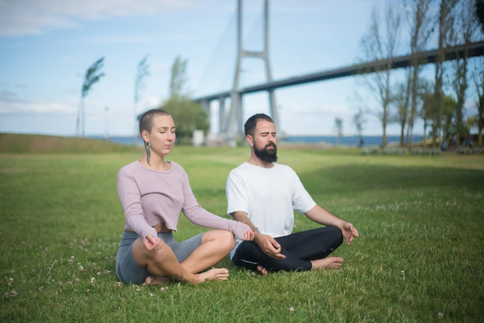 6 Manfaat Meditasi bersama Pasangan dalam Pernikahan