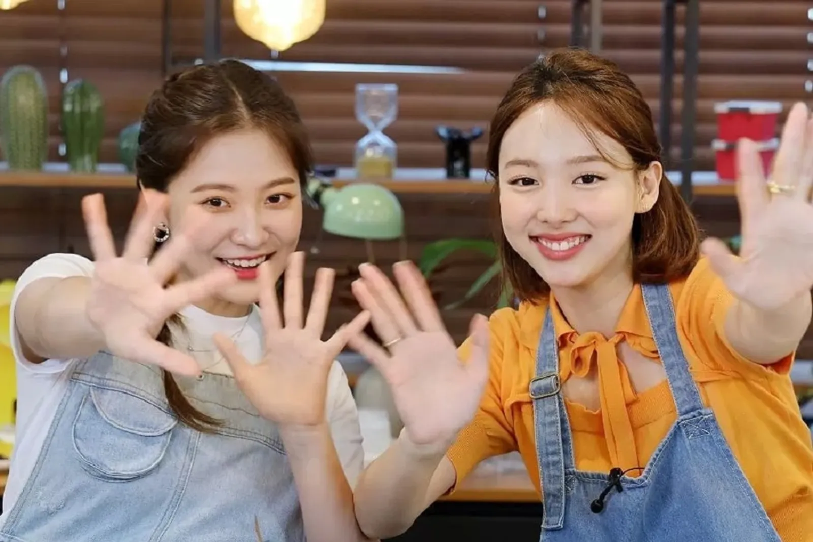 8 Persahabatan Manis antara Idol Korea Perempuan, Friendship Goals!