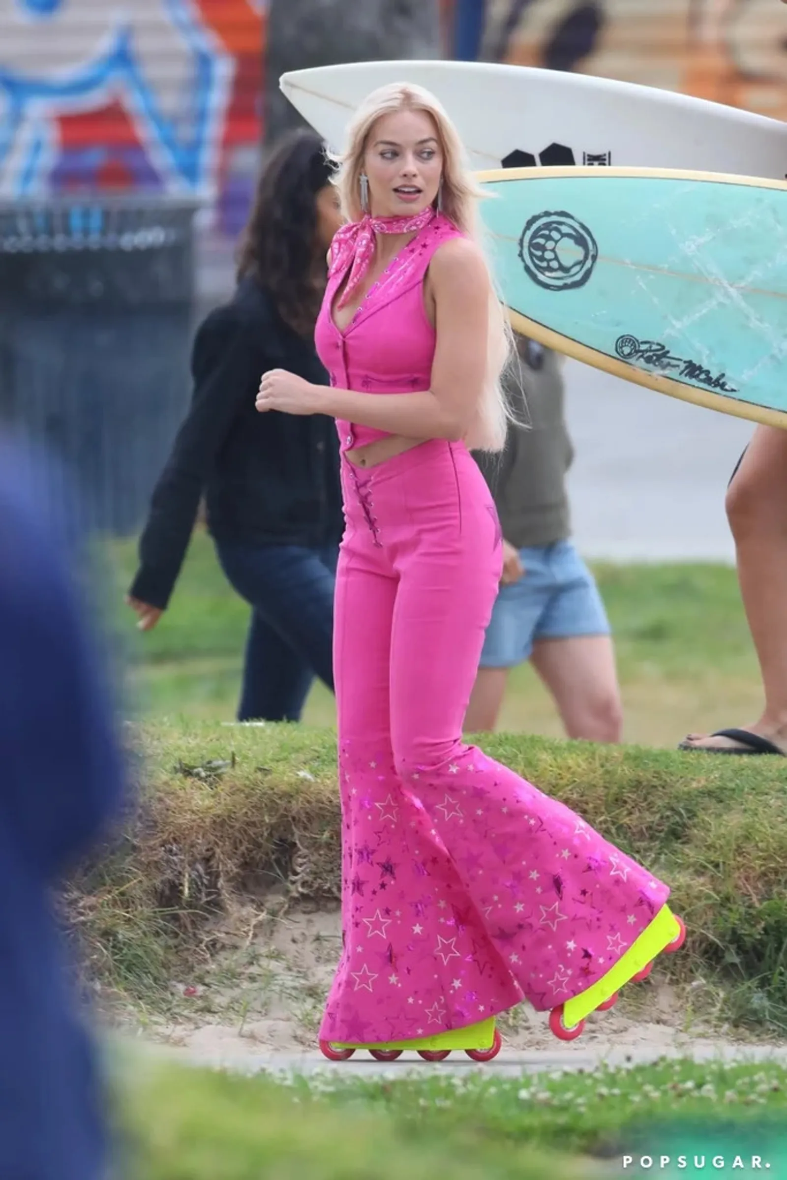 Gaya Margot Robbie & Ryan Gosling di Lokasi Syuting 'Barbie'