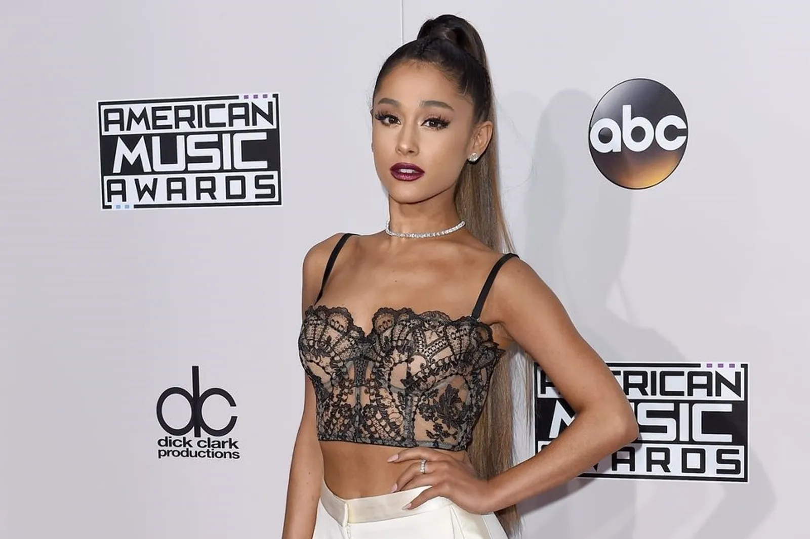 Ulang Tahun ke-29, Ini Transformasi Gaya Ariana Grande yang Seksi