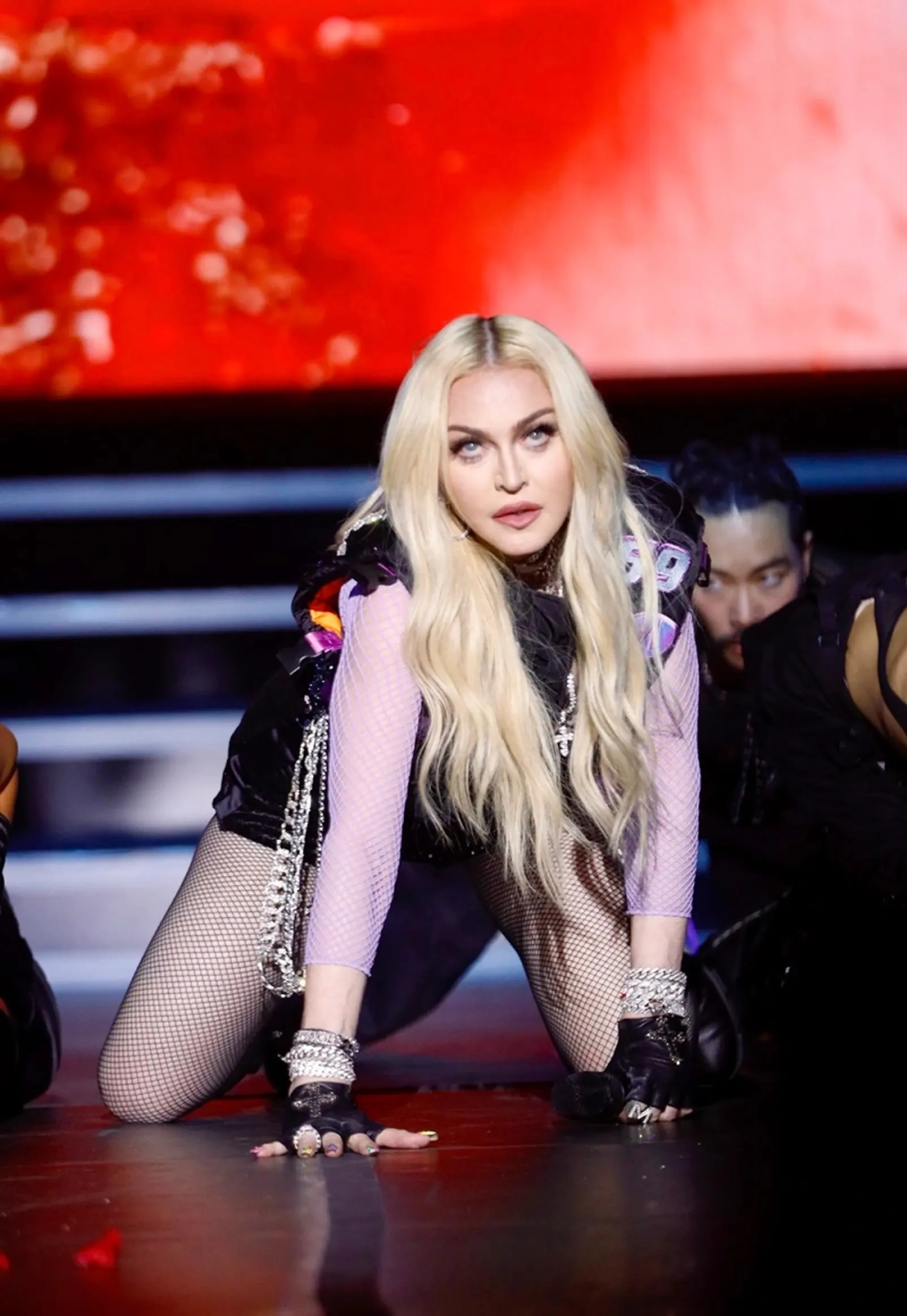 Gaya Seksi Madonna di Panggung Saat Rayakan Pride Month