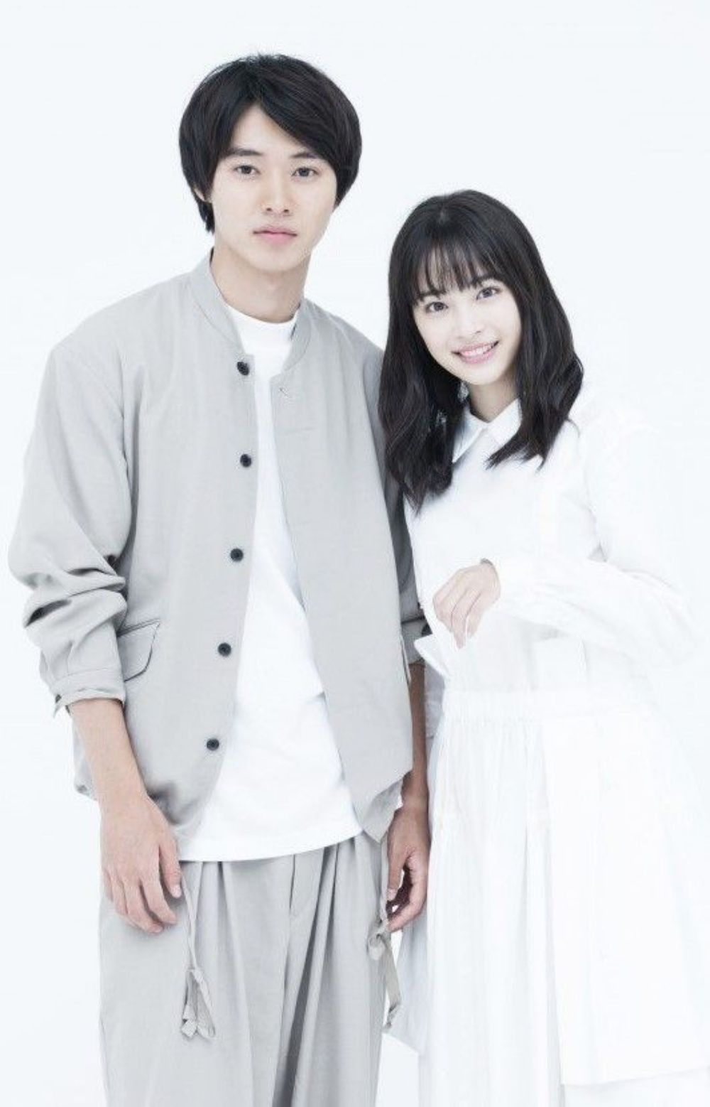 10 Potret Mesra Kento Yamazaki dan Suzu Hirose Pacaran