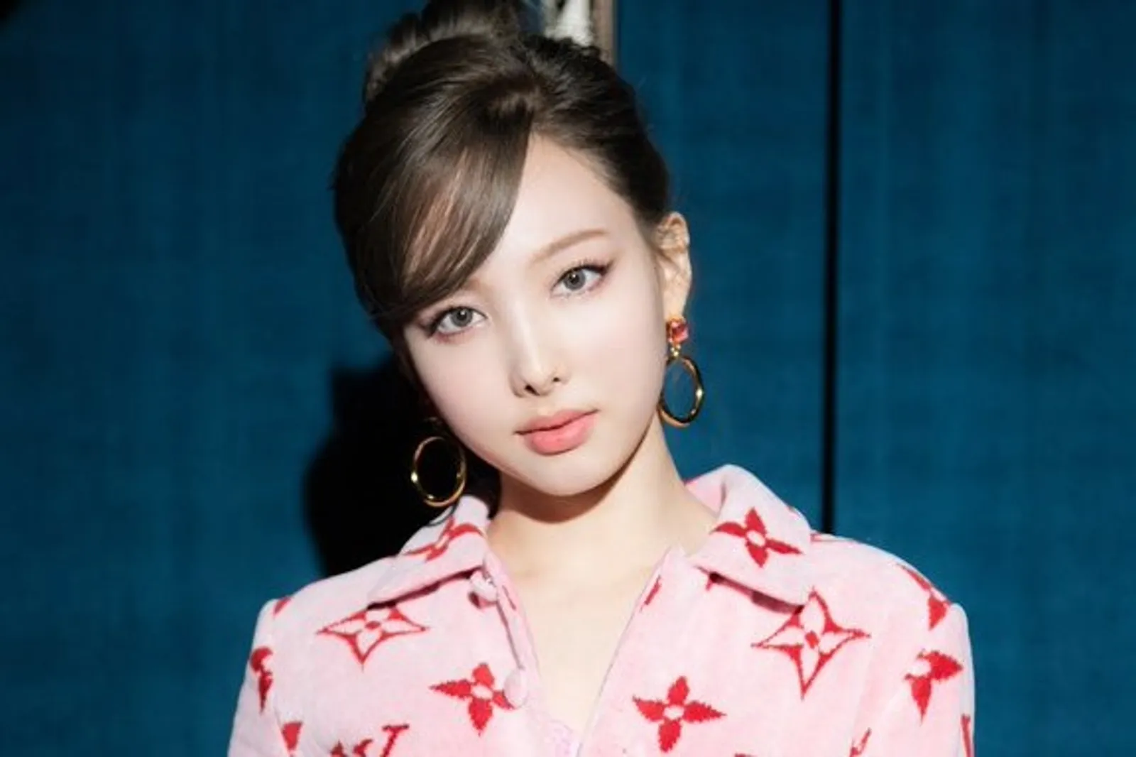 Nayeon TWICE Pakai Outfit dari Handuk Louis Vuitton di MV 'POP!'