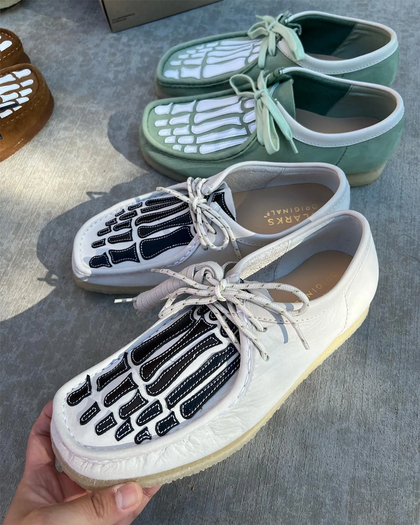 Kolaborasi VANDY® x Clarks Originals untuk Sepatu Wallabees Unik!