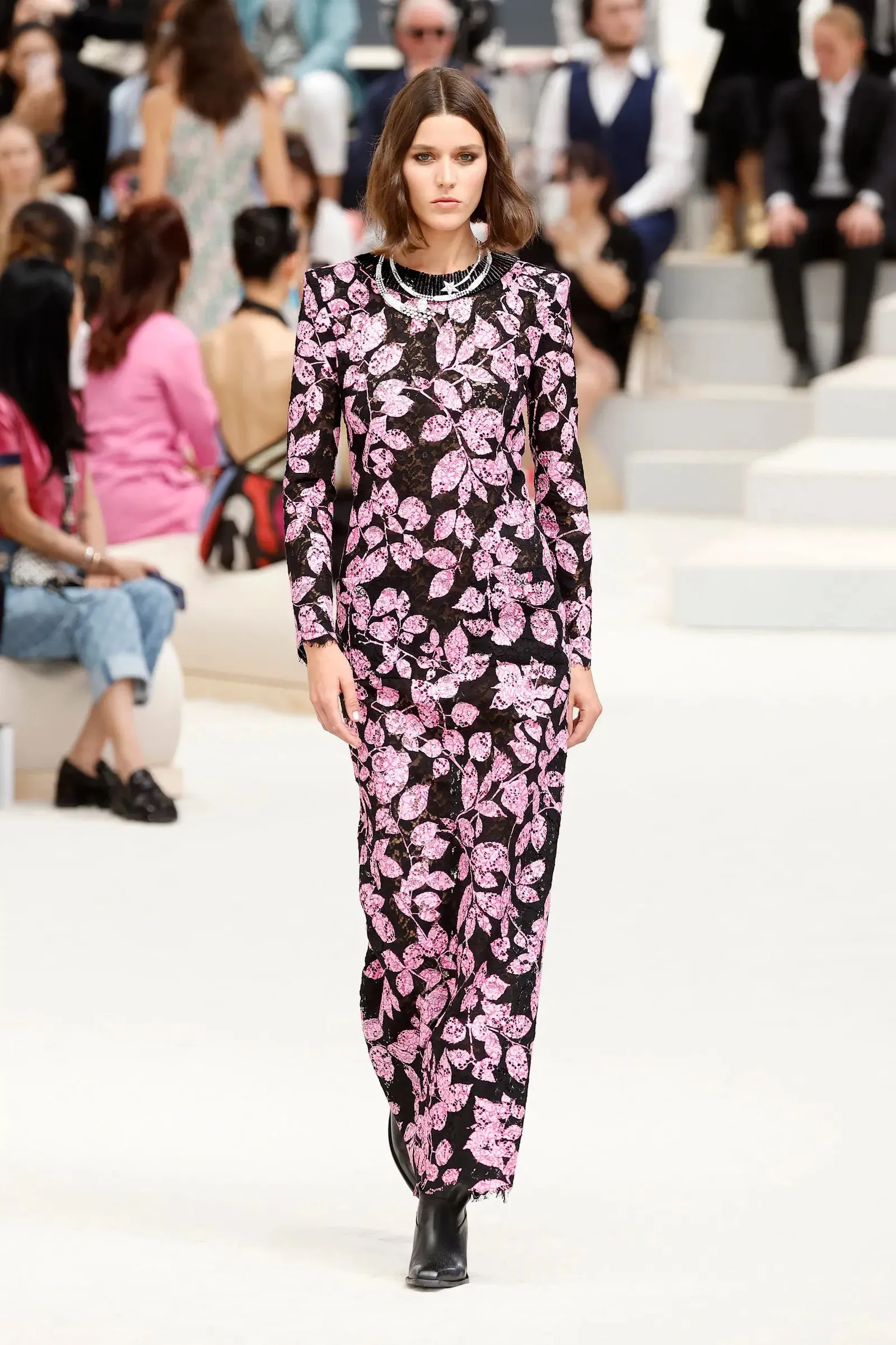 Chanel Tampilkan Koleksi Feminin a La Cowboy untuk Haute Couture 2023