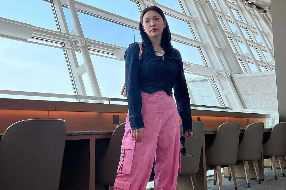 Cara Tampil Modis Pakai Baggy Pants a La Yeri Red Velvet