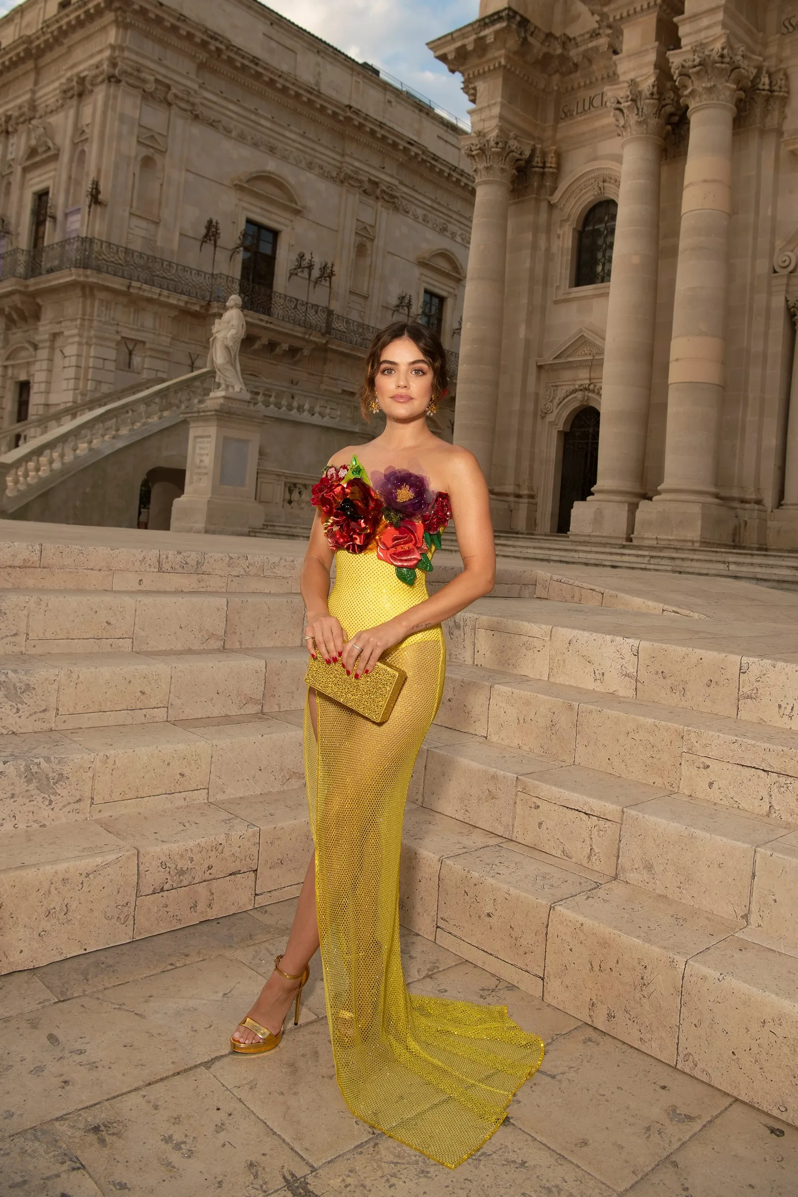 Gaya Nyentrik Seleb di Dolce & Gabbana Alta Moda 2022 Fashion Show