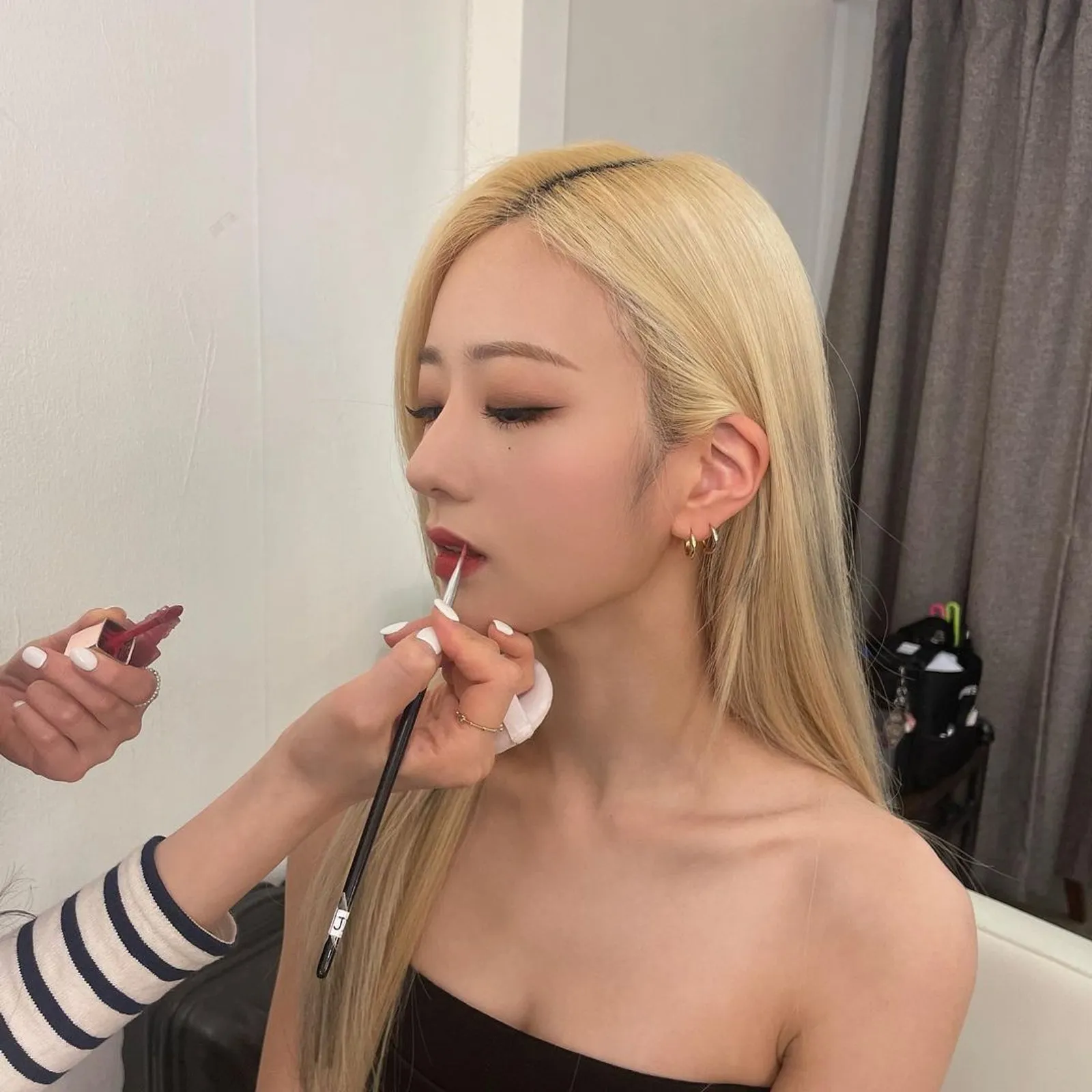 7 Idol dengan Bentuk Hidung Terbaik Menurut Netizen Korea