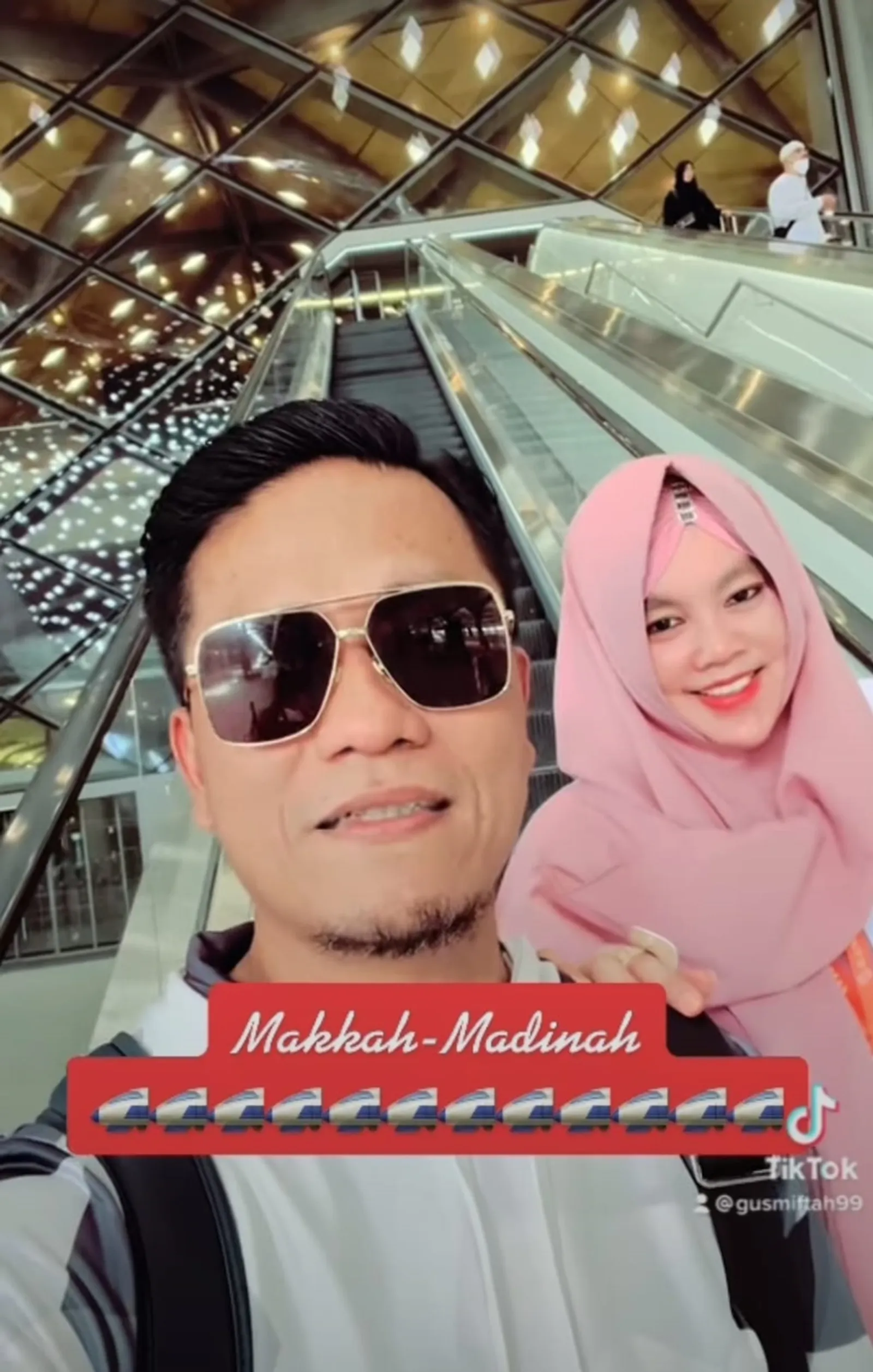 Tak Sendiri, 6 Seleb Ini Pergi Haji Bersama Pasangan di Tahun 2022