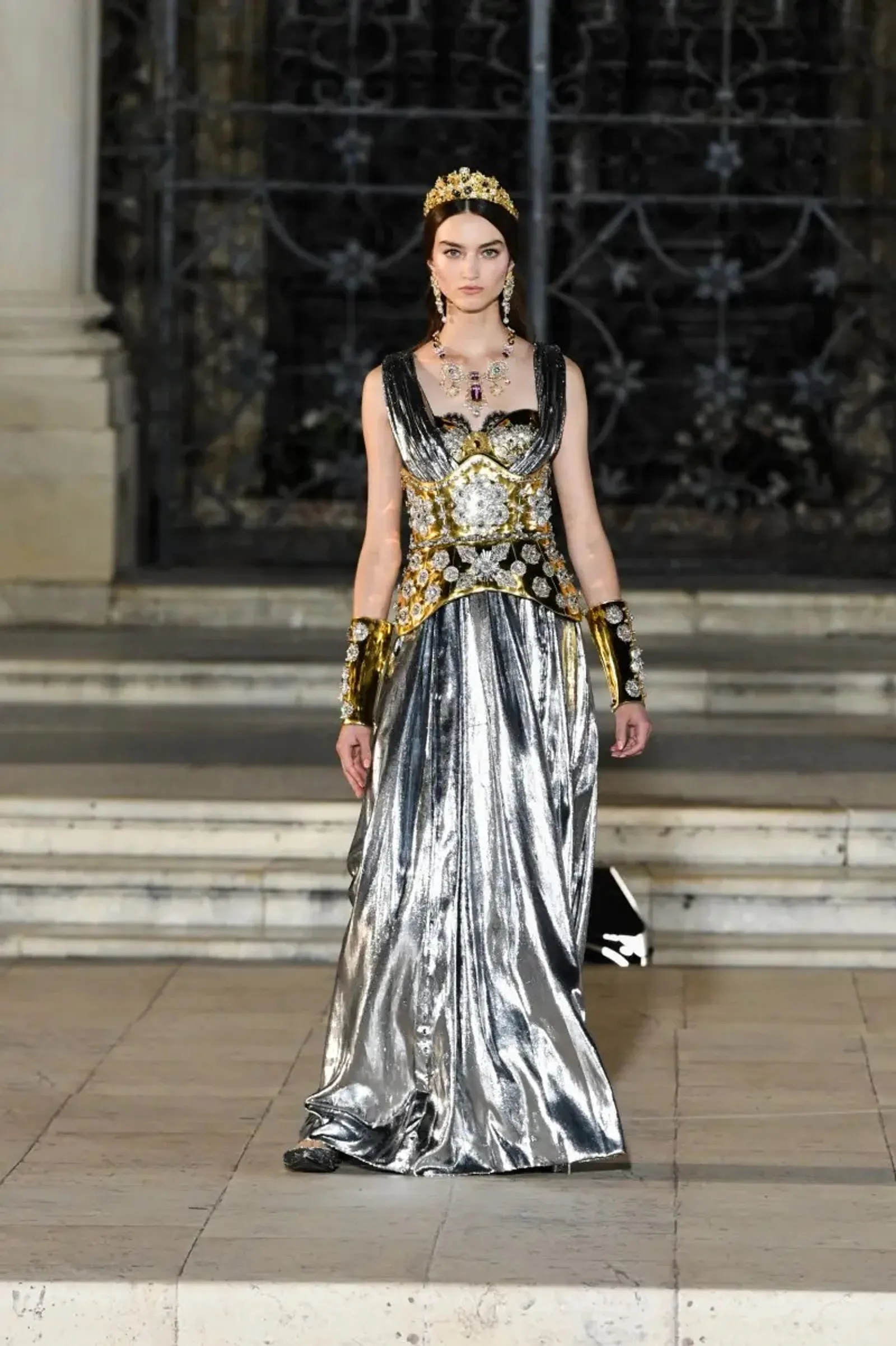 Dolce & Gabbana Rayakan 10 Tahun Alta Moda dengan Koleksi Fantastis