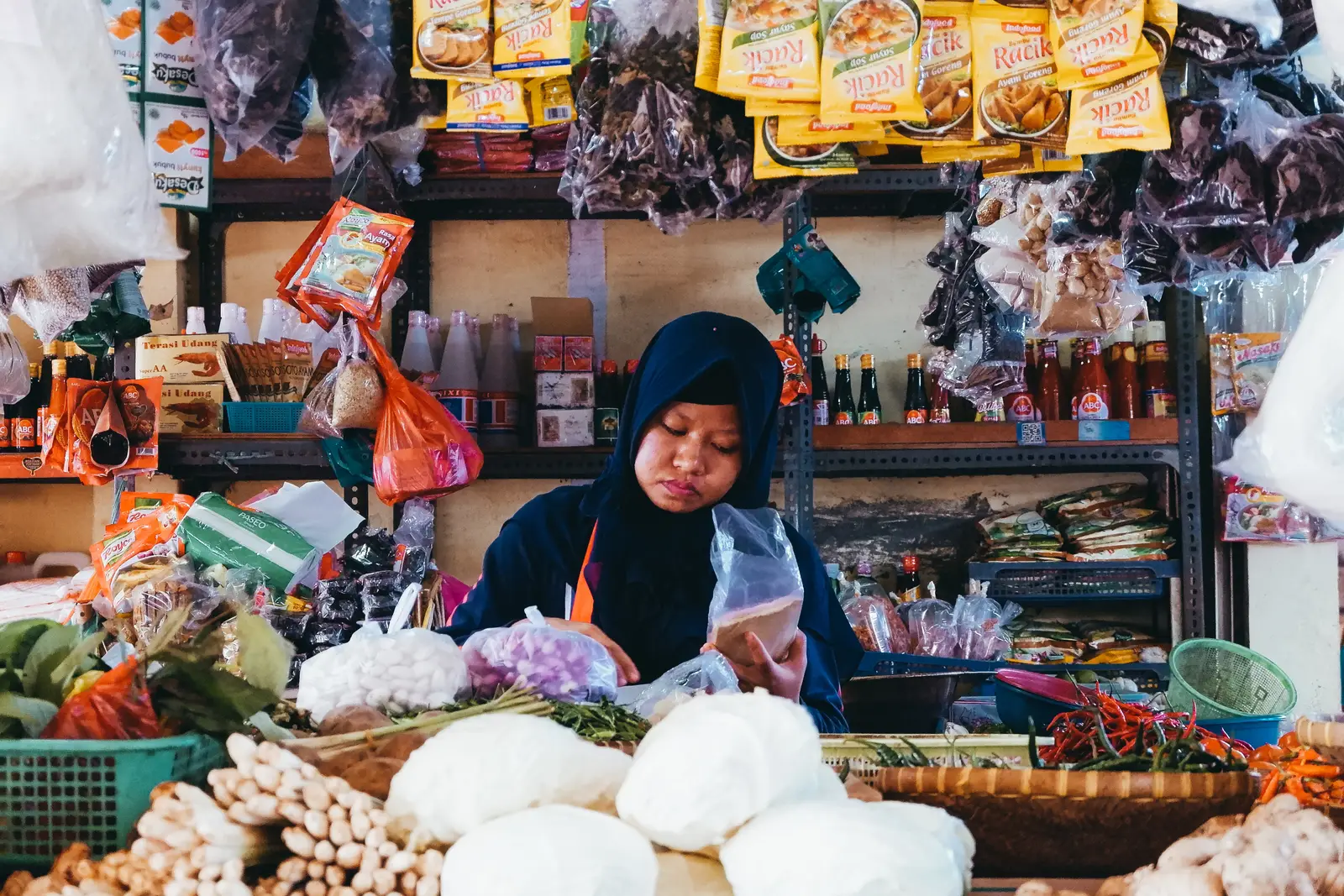 Ayo Bangkit! Simak Peran Perempuan Dalam Pemulihan Ekonomi