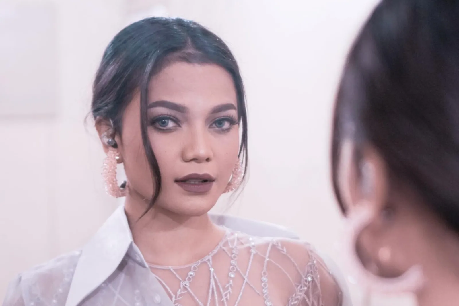 Inspirasi Makeup ala Artis Indonesia untuk Si Kulit Sawo Matang