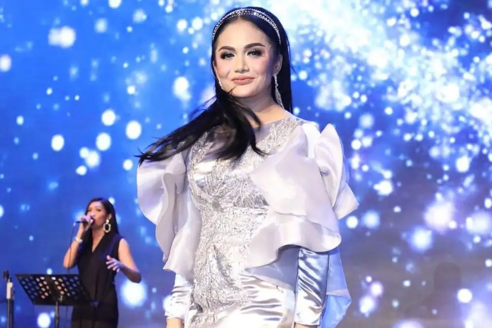 Melly Goeslaw dan Deretan Artis yang Operasi Demi Tampil Langsing