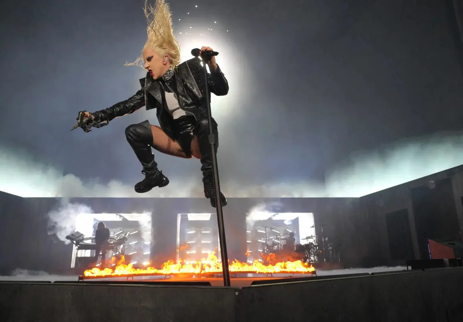 Lady Gaga Tampil Seksi hingga Edgy di Konser The Chromatica Ball 2022