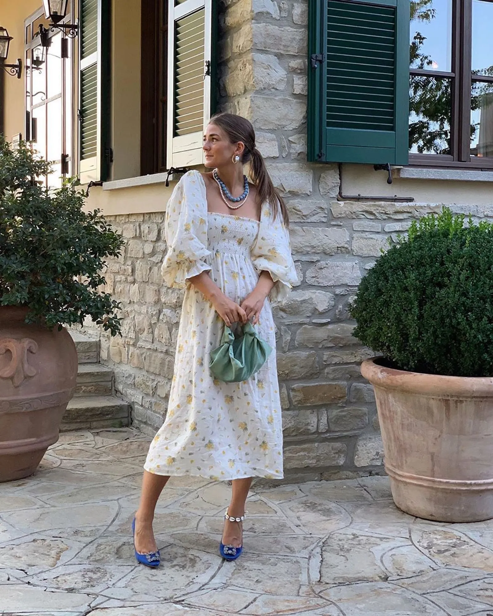 Inspirasi Padu-padan Midi Dress untuk Berbagai Occasion