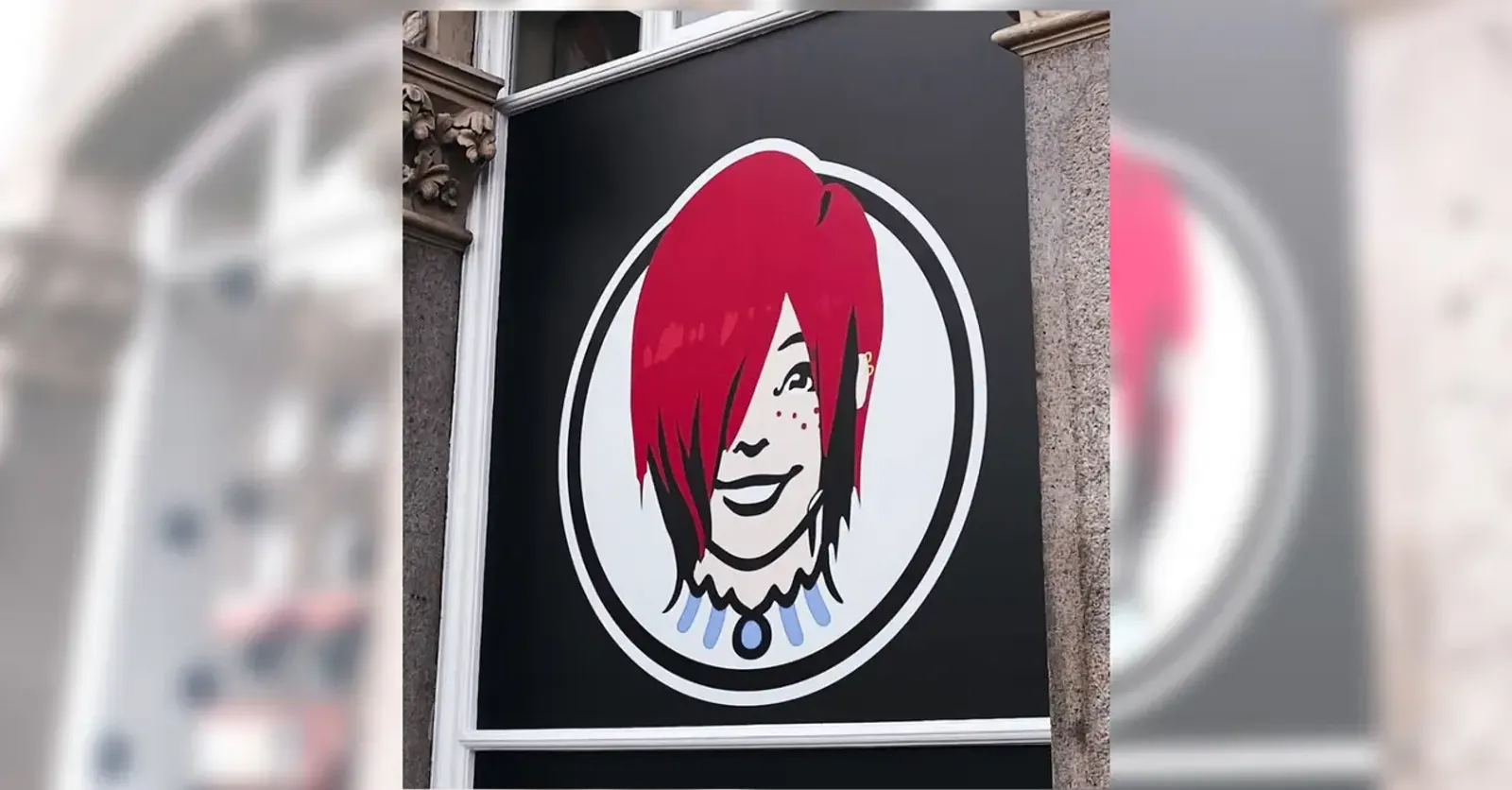 Unik! Di Inggris, Maskot Restoran Wendy's Bergaya Emo a la Anak Punk