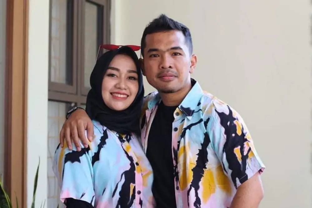 Masa Lalu Dibongkar, Begini Perjalanan Cinta Putra Siregar dan Istri