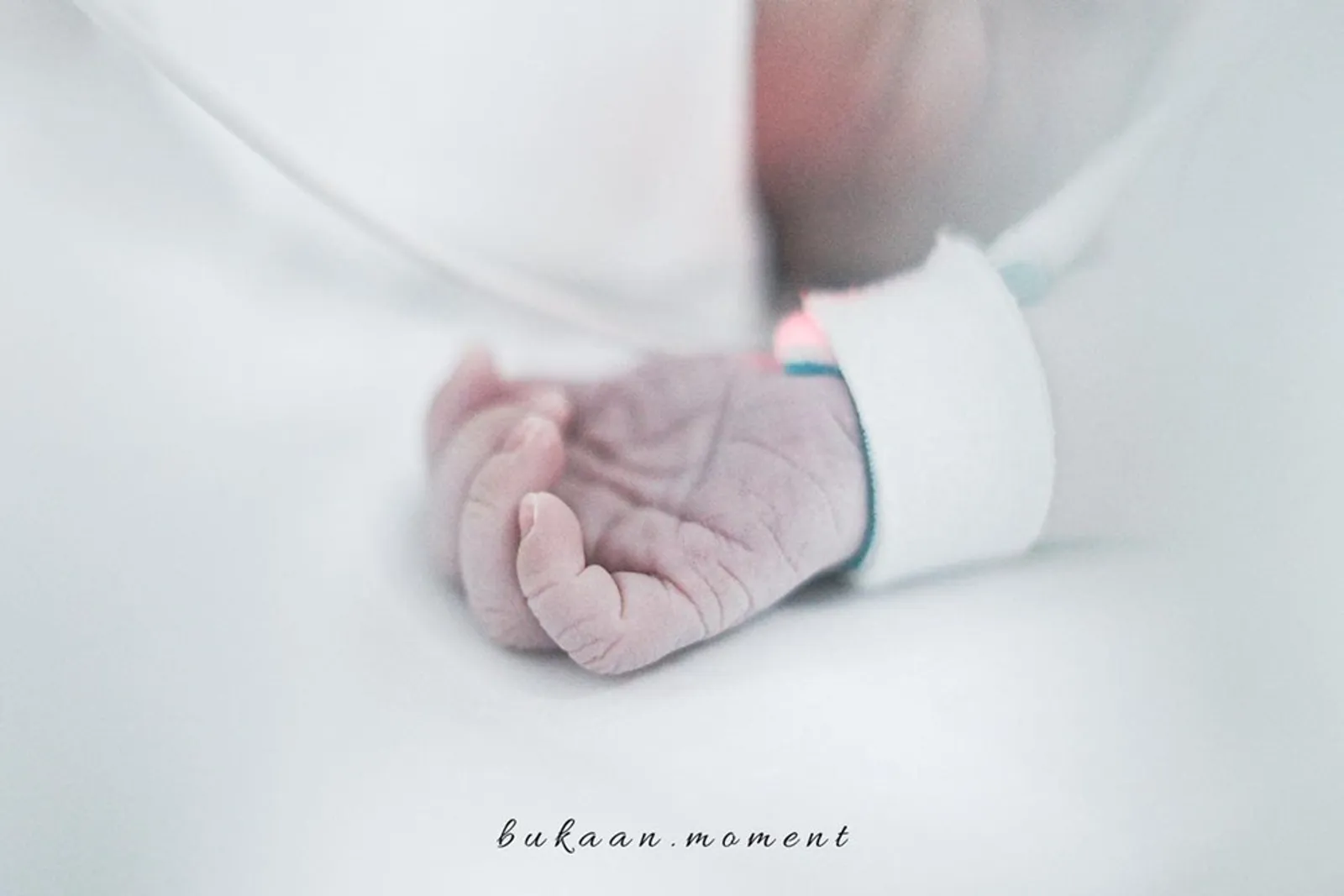 Didampingi Suami, Ini 12 Momen Haru Kelahiran Anak Pertama Ria Ricis