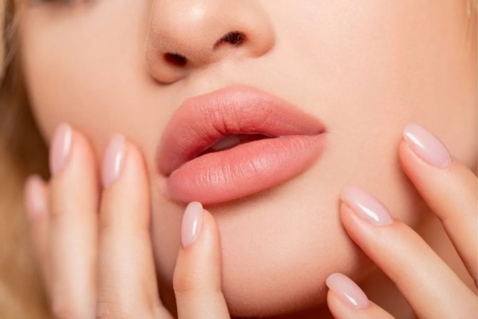 7 Rekomendasi Merek Tinted Lip Balm Terbaik, Bibir Lembap dan Merona