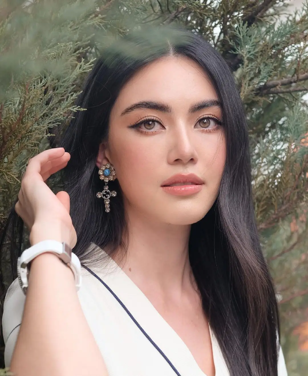 Deretan Potret Memesona Davika Hoorne yang Bikin Salah Fokus