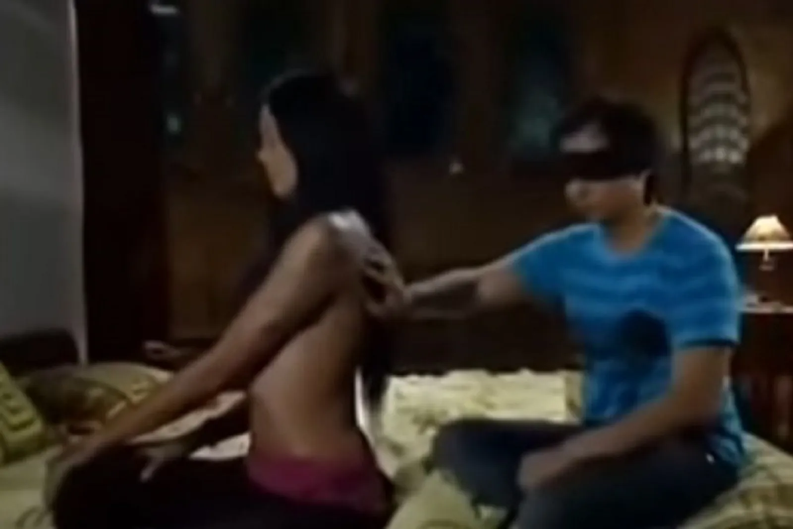 11 Adegan Panas di Film Komedi Indonesia, Ada Hubungan Seks!