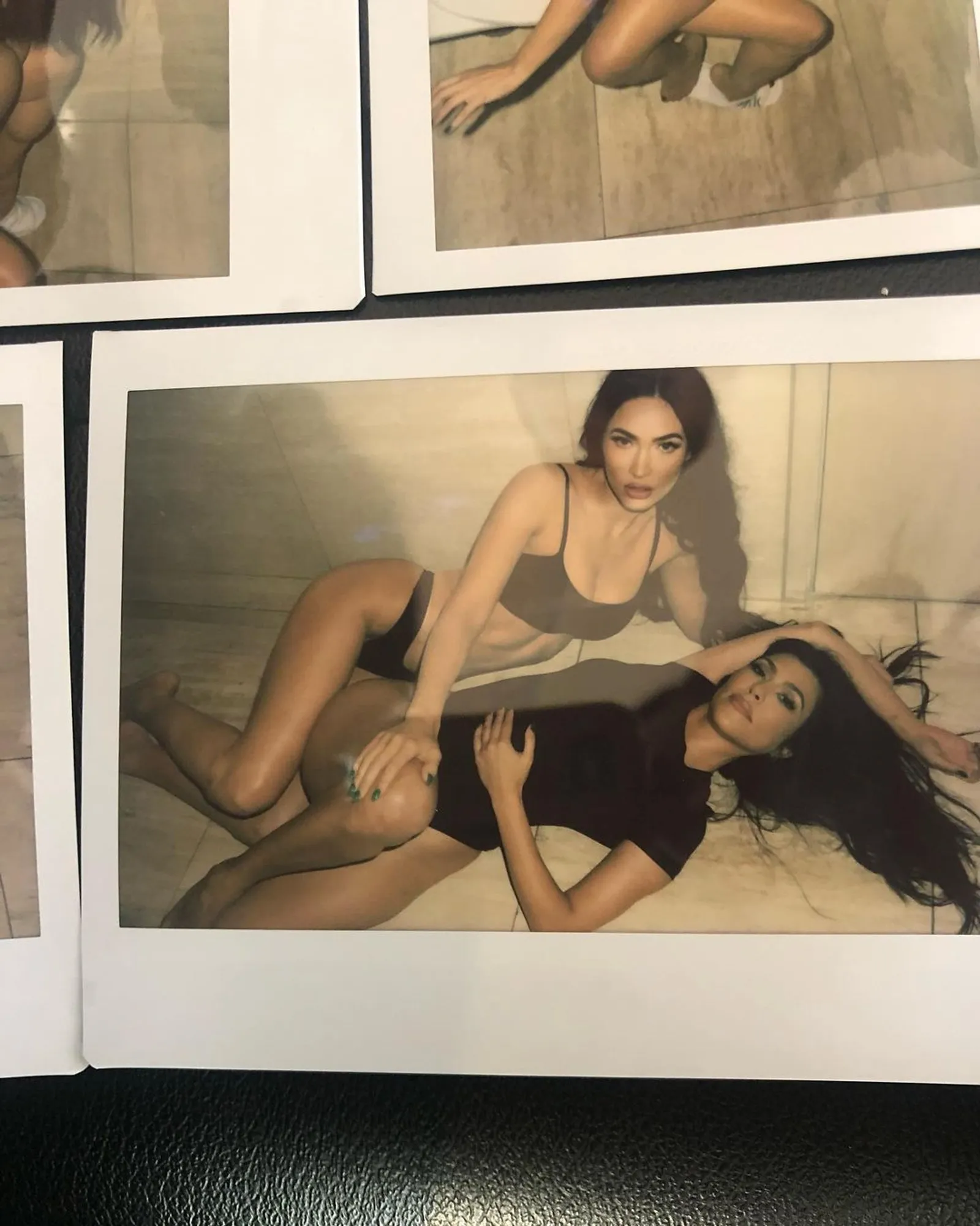 Kourtney Kardashian & Megan Fox Sebar Foto Tak Senonoh di Instagram