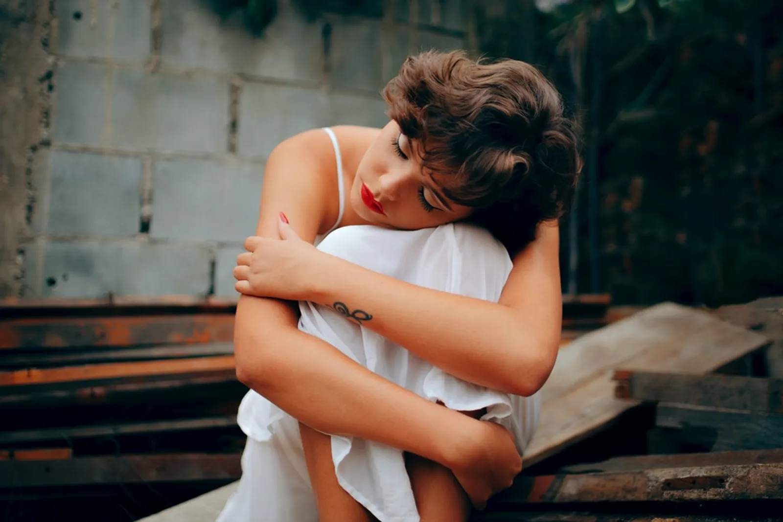 7 Alasan Kamu Harus Berhenti Overthinking Saat Menjalin Hubungan