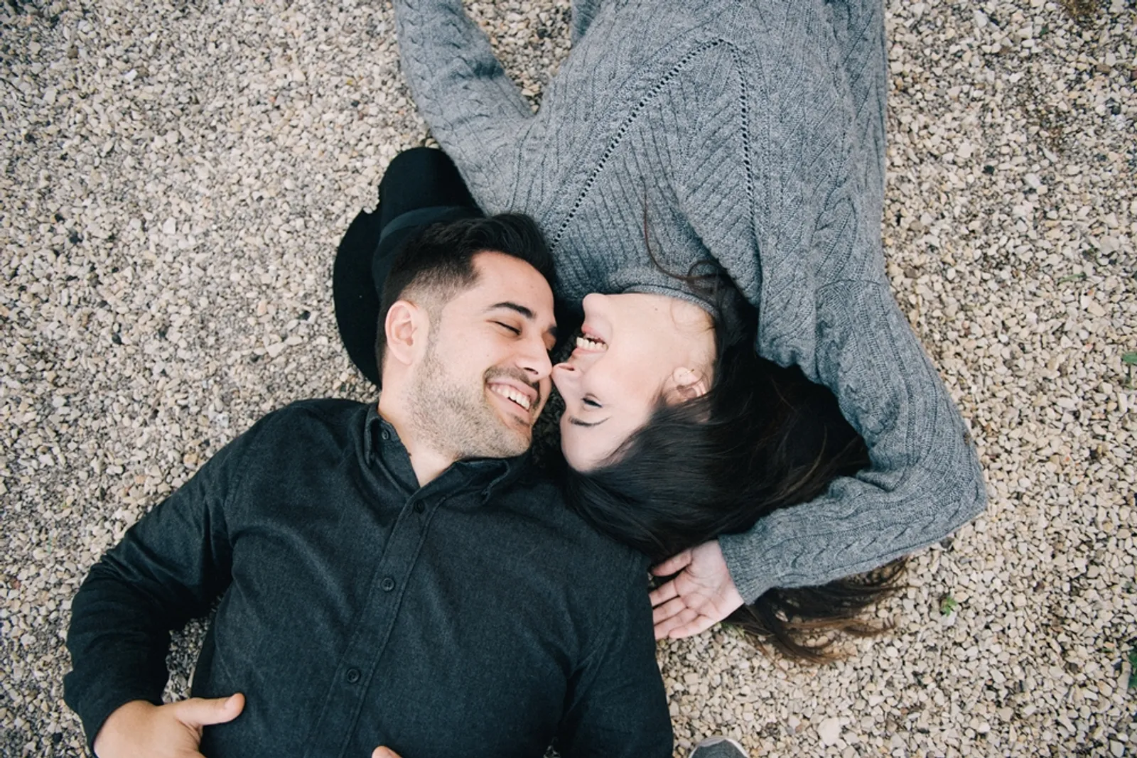 7 Cara Pasangan Bahagia Mengatasi Perbedaan Pendapat
