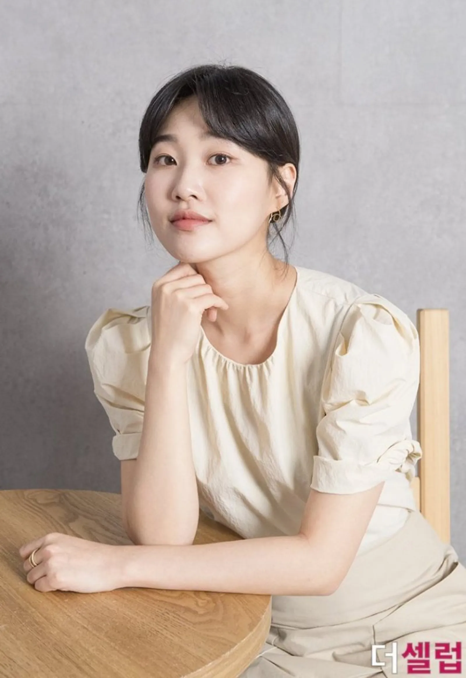 Pesona Ha Yoon Kyung, Lawyer Kece di Extraordinary Attorney Woo 