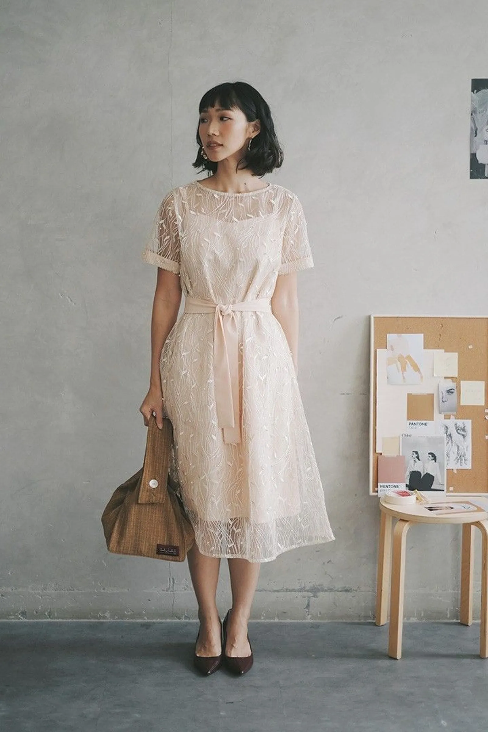 10 Dress Brokat Pendek Elegan Terbaru 2023, Fashionable!
