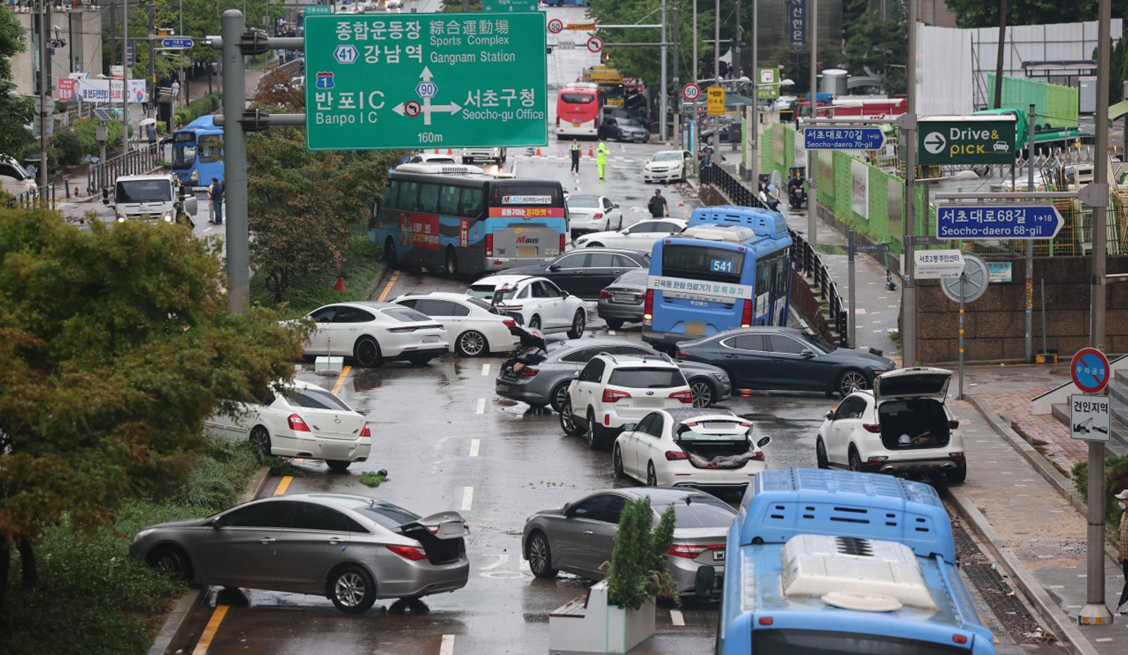 Banyak Kerusakan, Ini Potret Pasca Banjir Bandang di Seoul