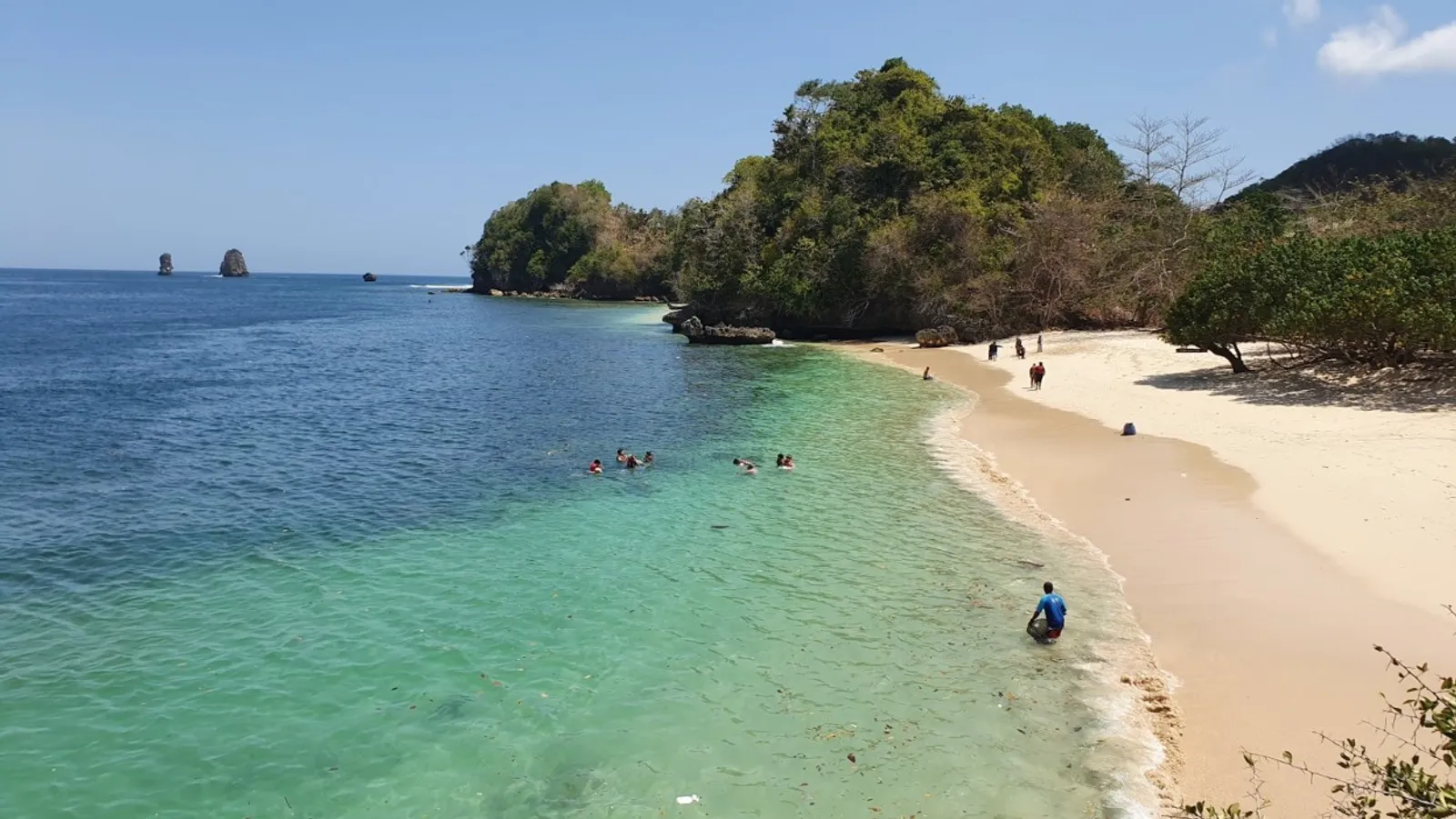 Bagaikan Surga, Ini 5 Pantai Eksotis Tersembunyi di Indonesia