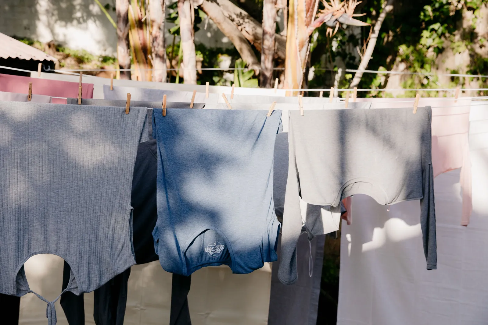 Cara Mencuci T-shirt yang Benar supaya Nggak Cepat Melar