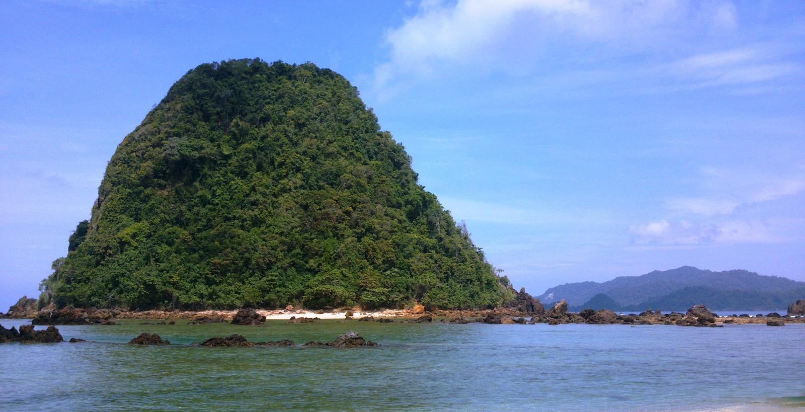 Bagaikan Surga, Ini 5 Pantai Eksotis Tersembunyi di Indonesia