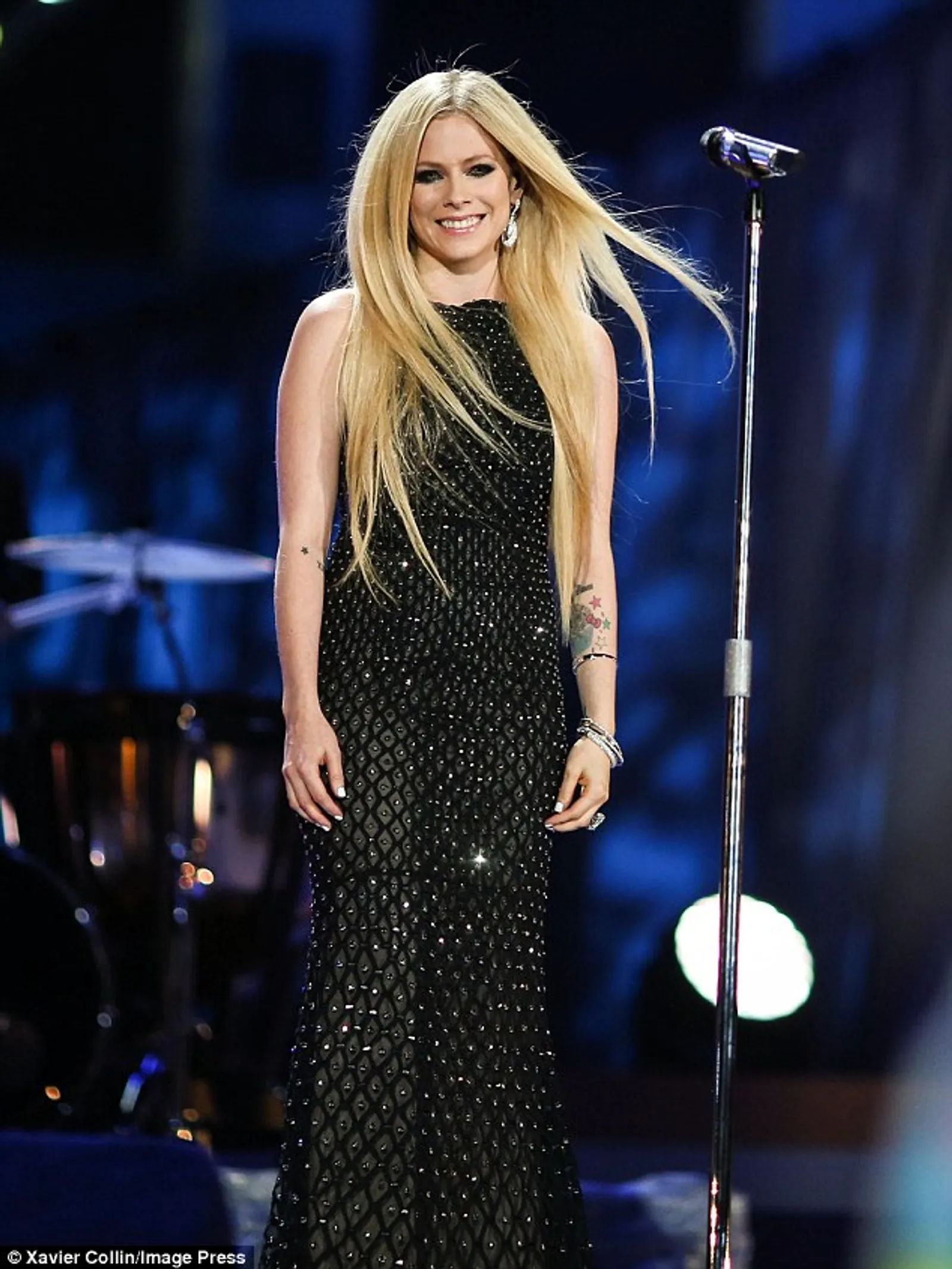 Gaya Ikonik Avril Lavigne di Atas Panggung dari Masa ke Masa