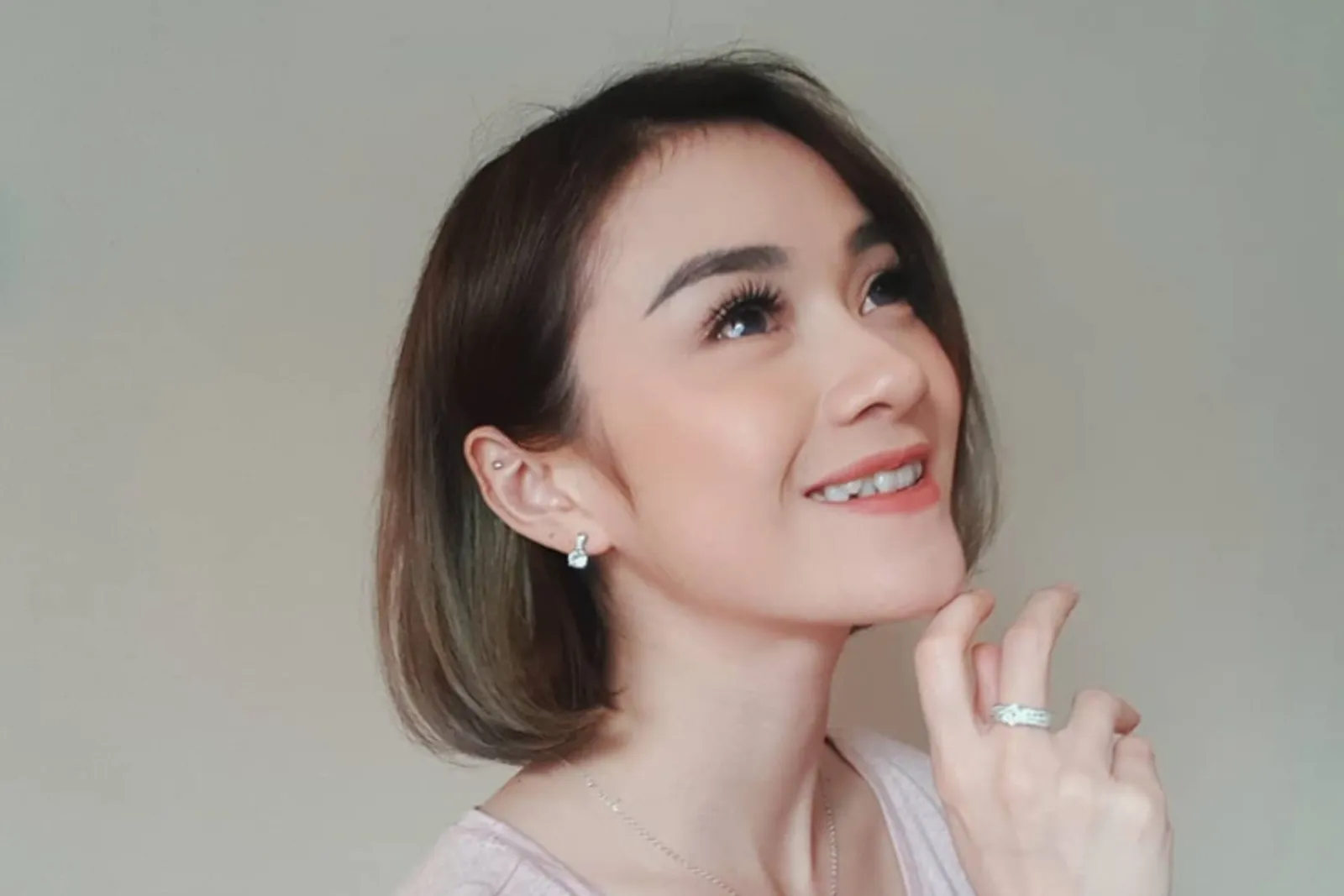 Senyum Manis Artis Indonesia Bergigi Gingsul