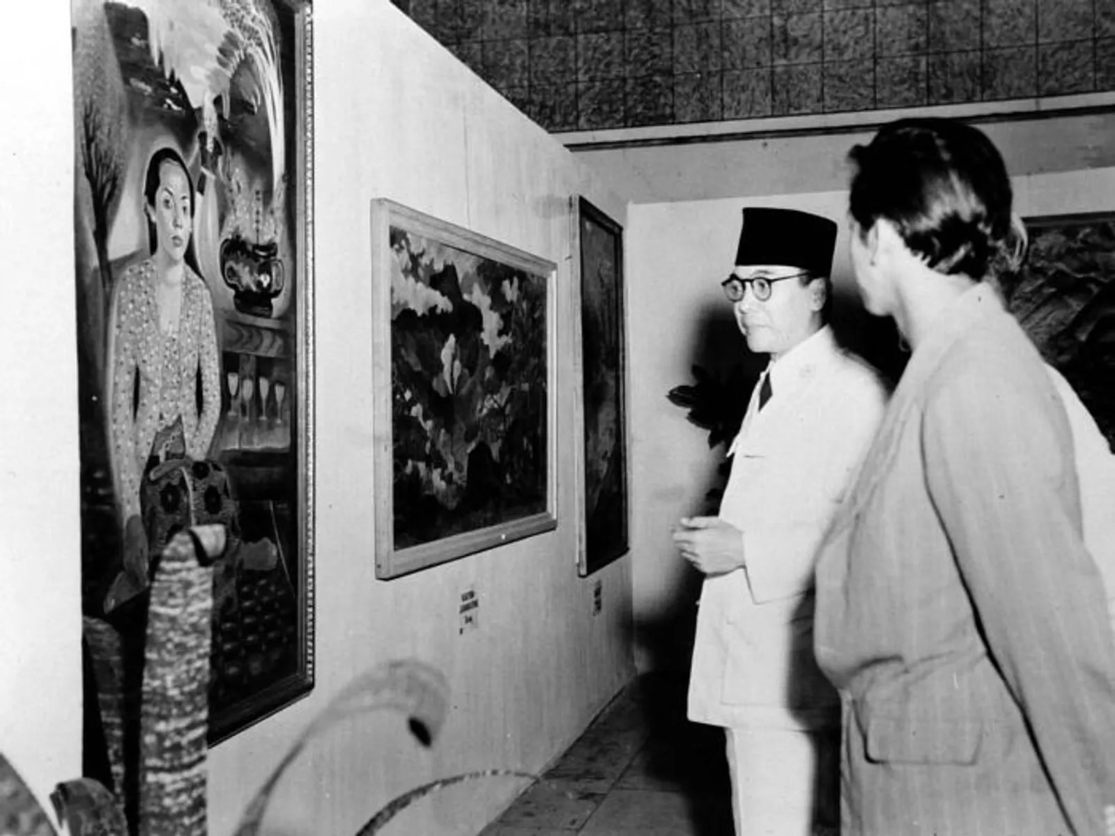 15 Foto Soekarno Asli yang Langka dan Bersejarah