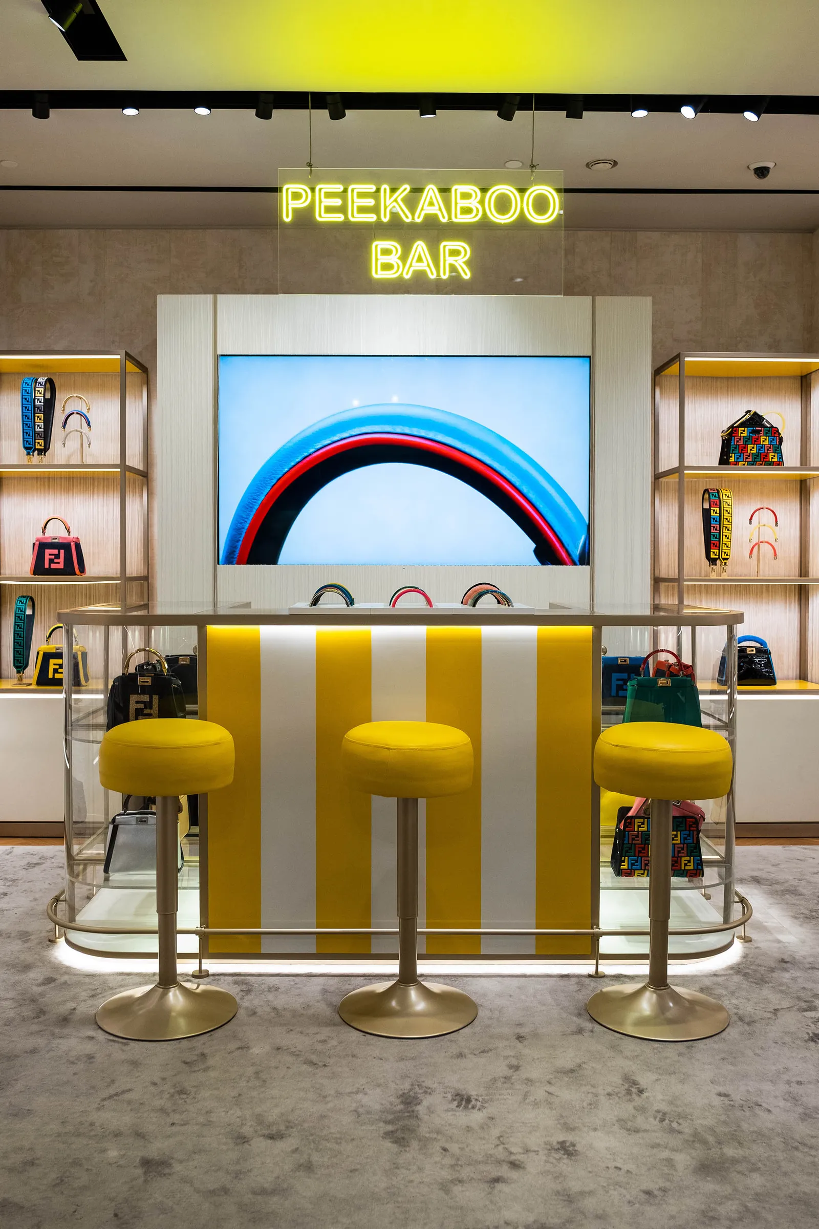 Peekaboo Bar Mendarat di Butik FENDI Plaza Indonesia