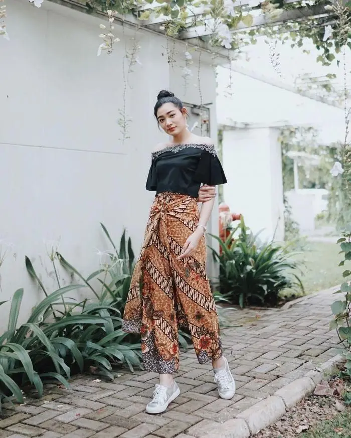 10 OOTD Kondangan yang Kasual dan Simpel untuk Remaja