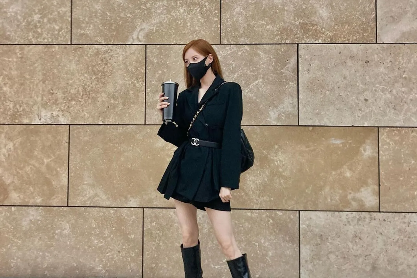 Tiru Gaya Seohyun SNSD yang Hobi Pakai Boots Tinggi