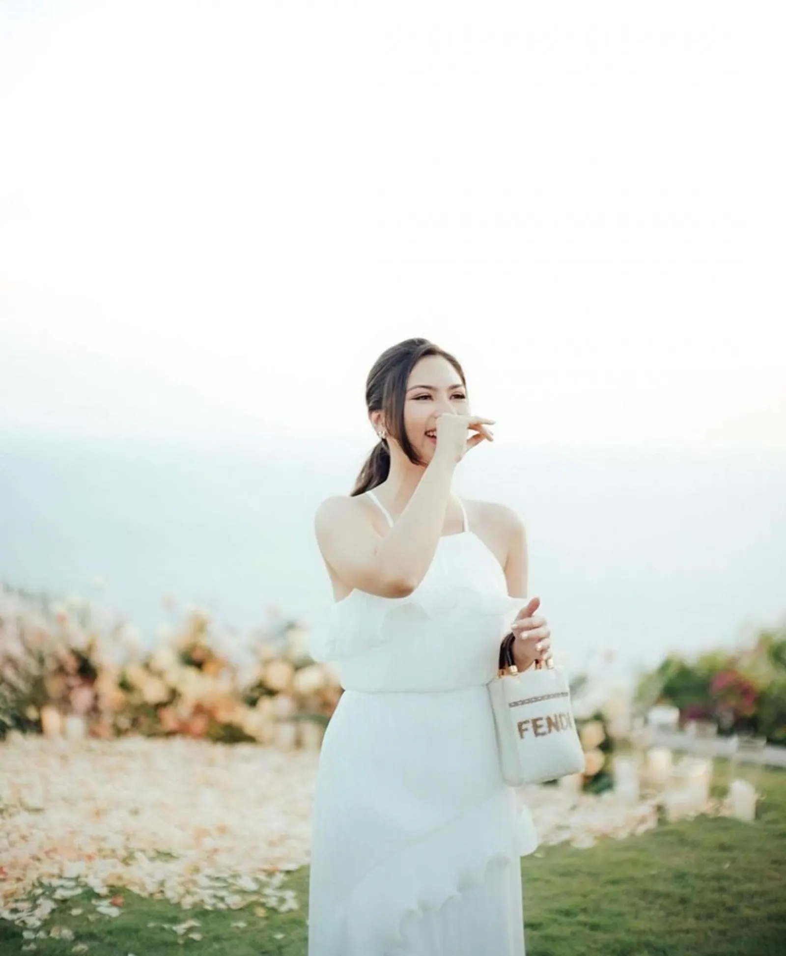 Jessica Mila Tampil Manis Pakai Dress Putih di Momen Lamaran