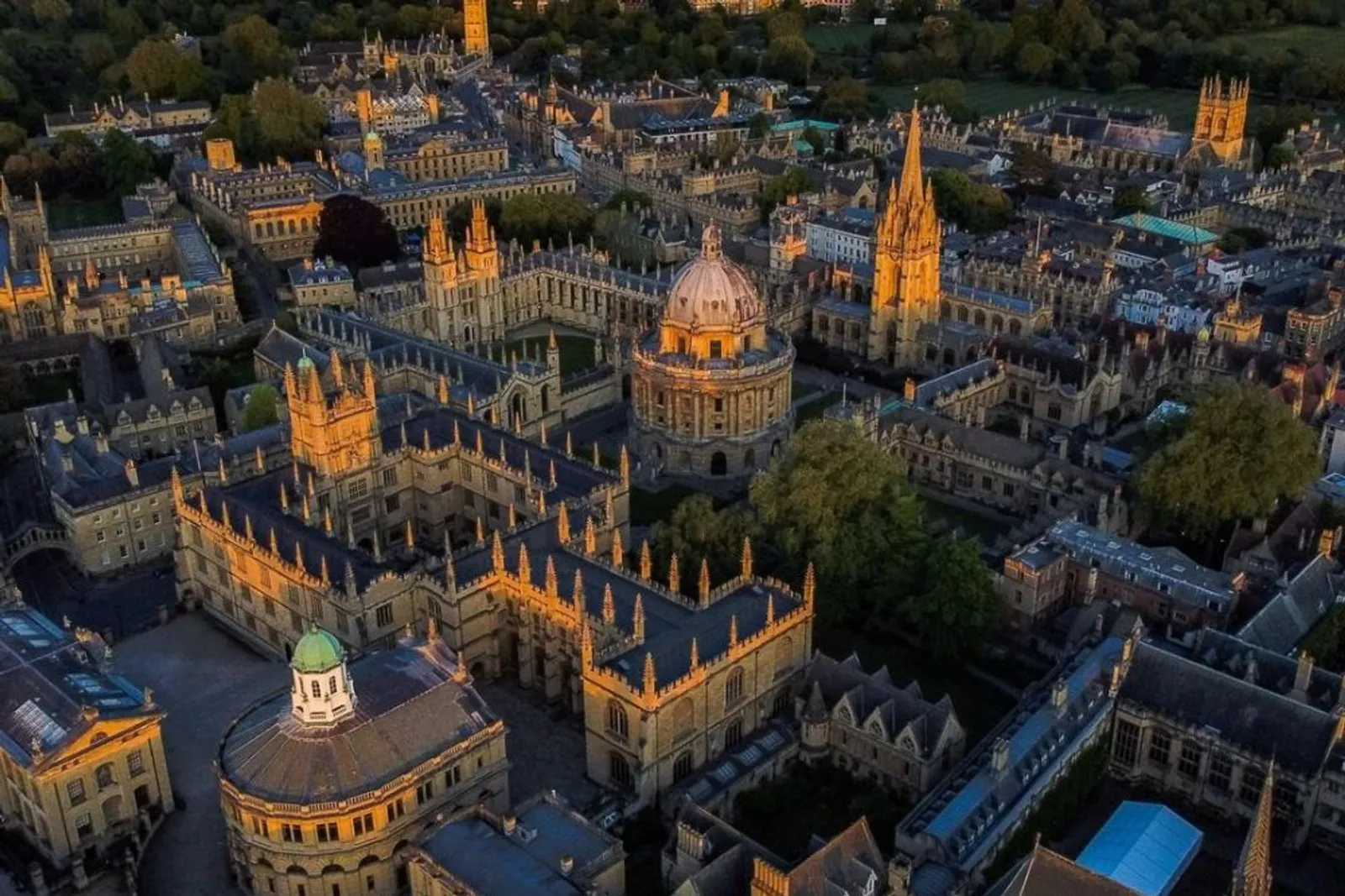 10 Universitas Terindah di Dunia dengan Bangunan yang Menakjubkan