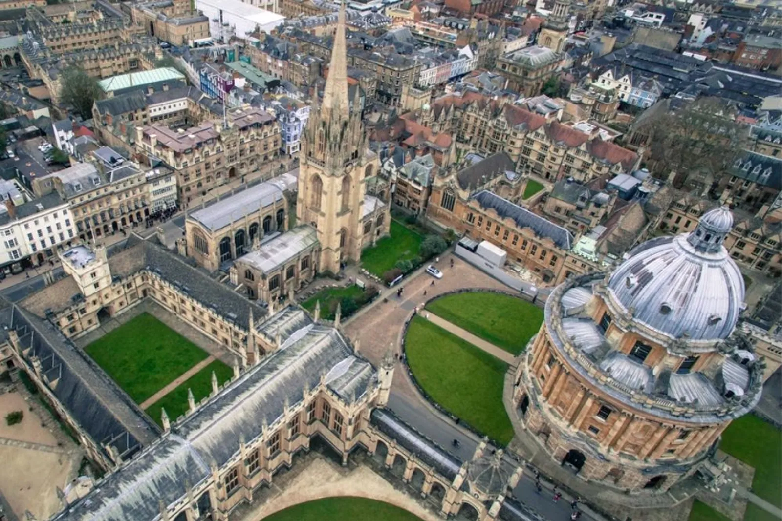 10 Universitas Terindah di Dunia dengan Bangunan yang Menakjubkan