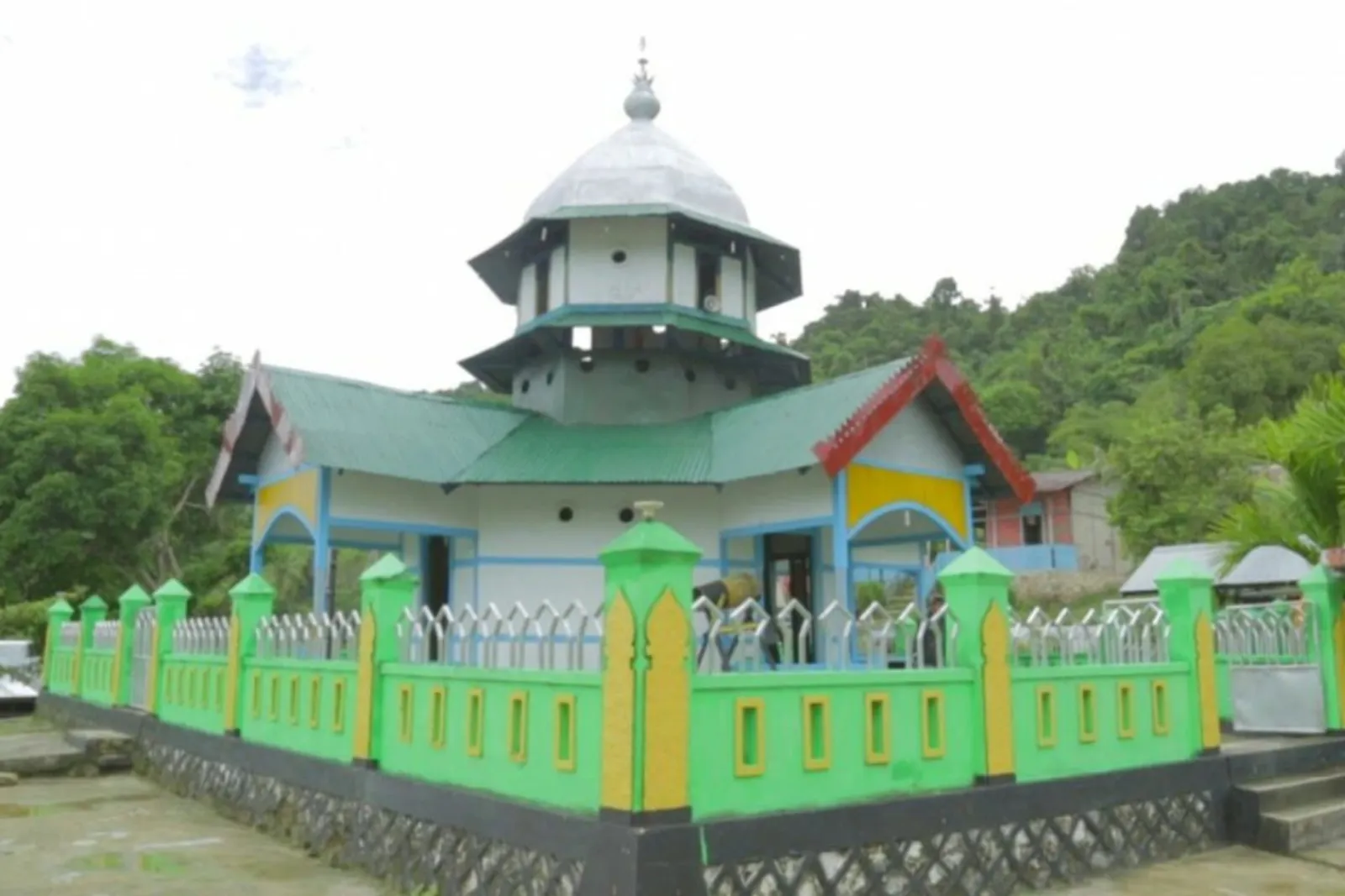 Pesona Wisata Fakfak, dari Situs Purbakala Hingga Masjid Tertua Papua