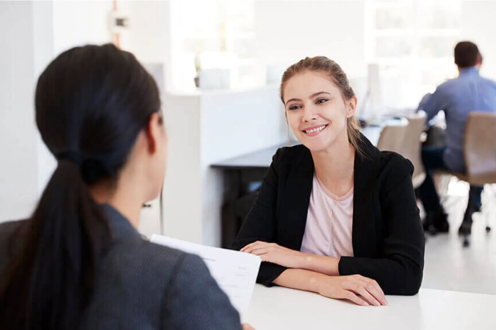 Sukses Hadapi HRD, 7 Cara Memperkenalkan Diri Saat Interview Kerja