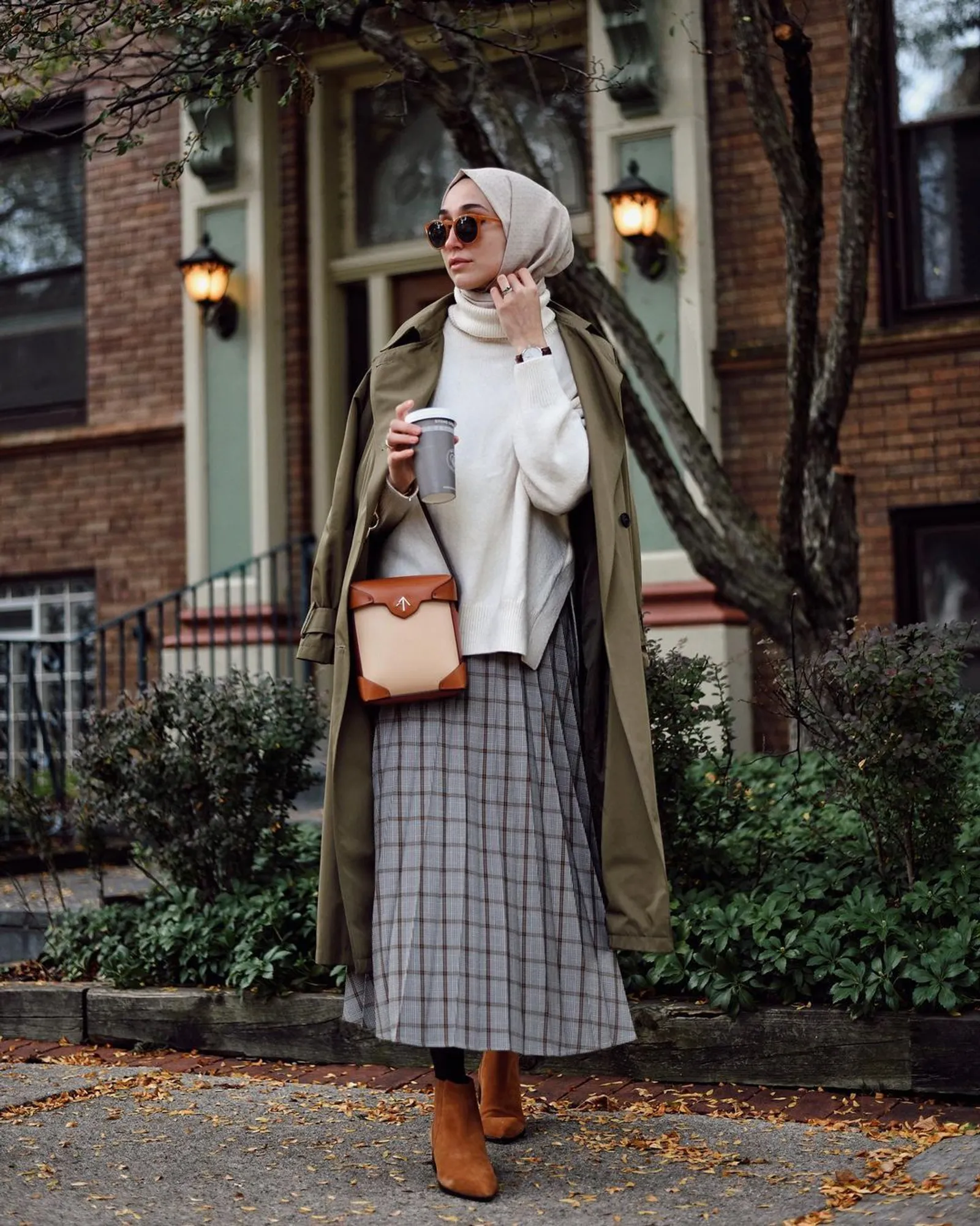 Cara Mix & Match Sepatu Boots untuk Pengguna Hijab