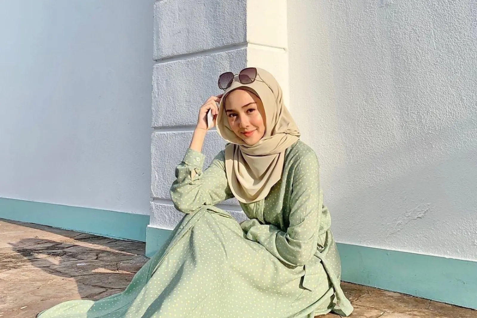 8 Warna Jilbab yang Cocok dengan Baju Hijau Muda, Tampak Lebih Fresh!