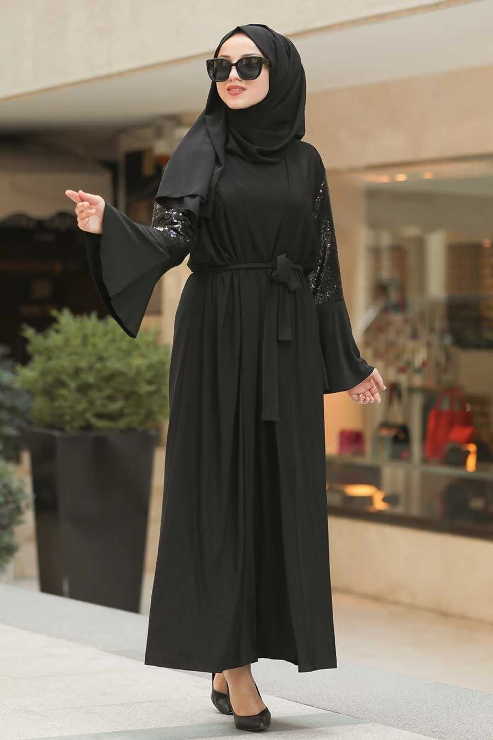 16 Warna Jilbab yang Cocok dengan Gamis Hitam, Tampil Lebih Anggun!